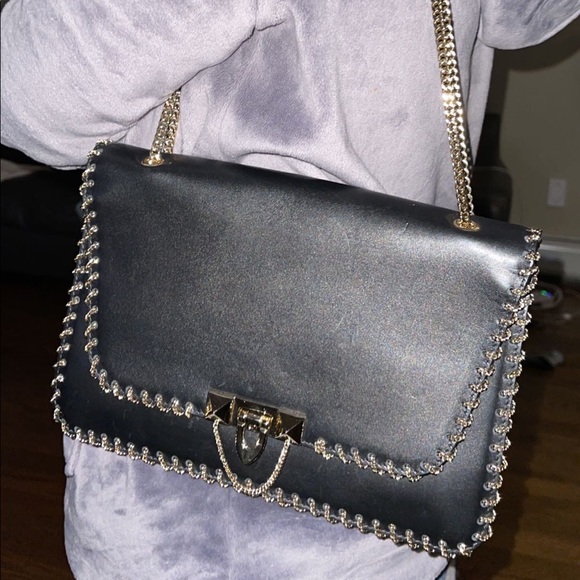 Valentino Black Leather crossbody or shoulder bag. - Picture 2 of 8